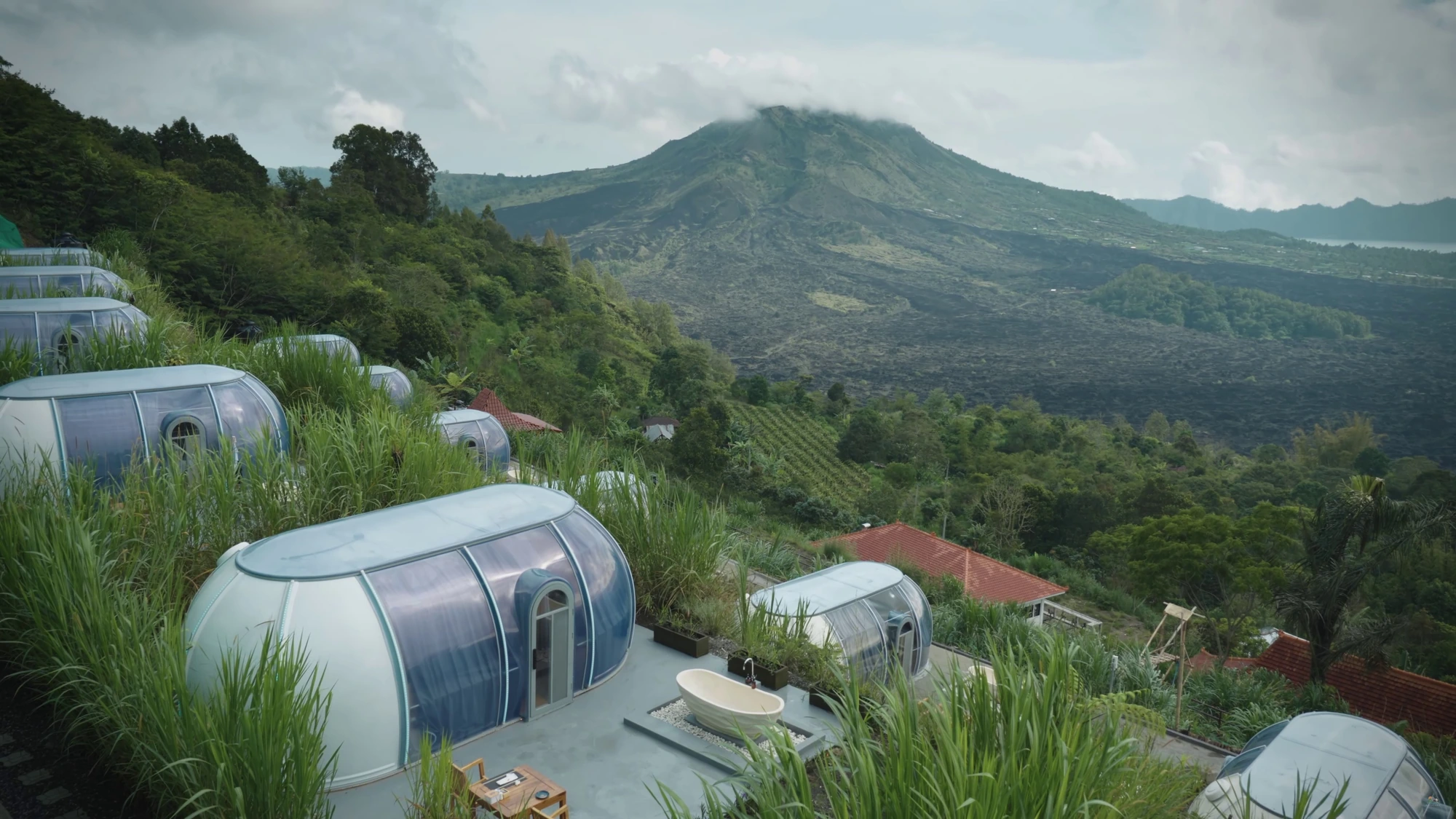 Arkaluna exterior in the Kintamani highlands by day.