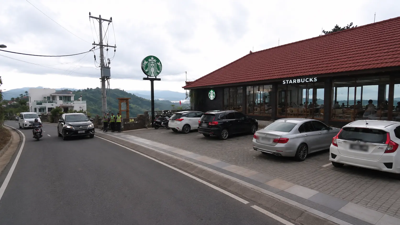 Starbucks Kintamani assisted pickup point for Arkaluna arrival support.